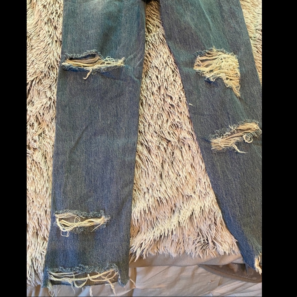 Destroyed Mom Jeans - Picture 3 of 6